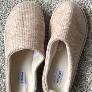 Aerosols Slippers Size 9/10 FREE WITH BUNDLE